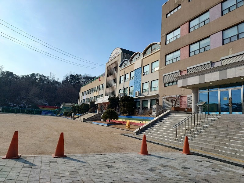 Kyunghee Elementary School