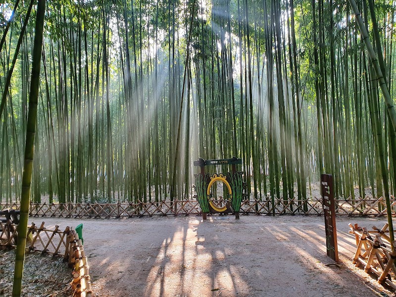 Taehwagang National Garden