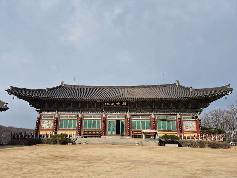 Yakcheonsa