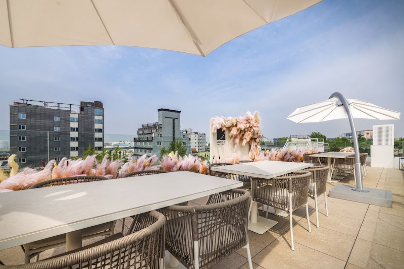 Moon Terrace