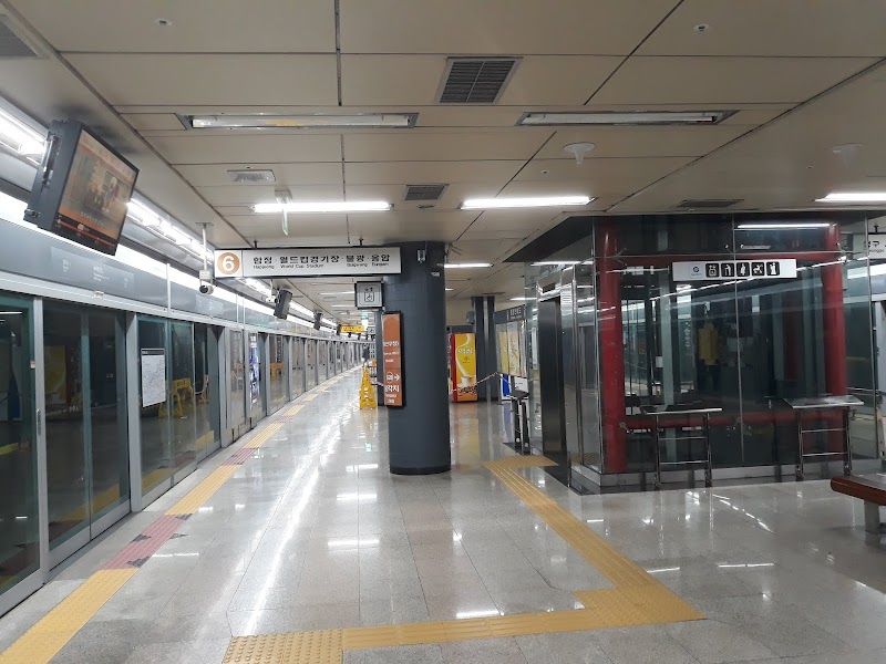 Noksapyeong Station