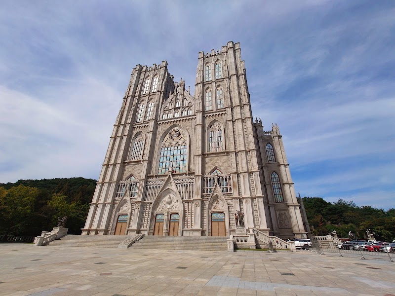 Kyung Hee University Grand Peace Hall